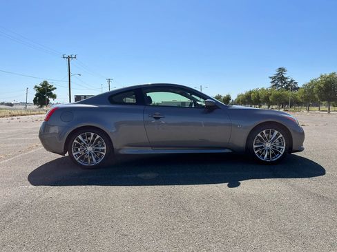Used 2015 INFINITI Q60 Sport RWD image 4