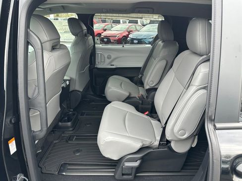 New 2026 Toyota Sienna XLE image 14