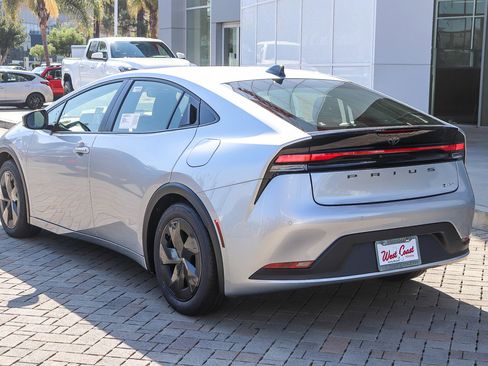 New 2026 Toyota Prius LE image 9