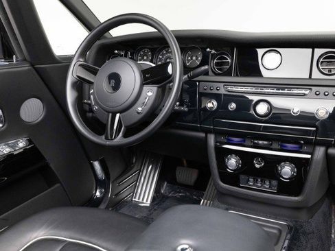 Used 2014 Rolls-Royce Phantom Drophead Coupe RWD image 22