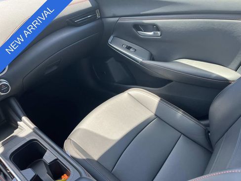 Used 2025 Nissan Sentra SR w/ SR Premium Package FWD image 13