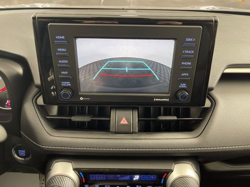 Used 2022 Toyota RAV4 XLE w/ Carpet Mat Package (TMS) image 21