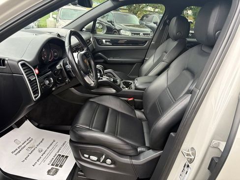 Used 2020 Porsche Cayenne AWD/4WD image 24
