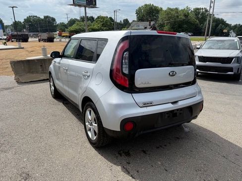 Used 2018 Kia Soul w/ Convenience Package FWD image 5