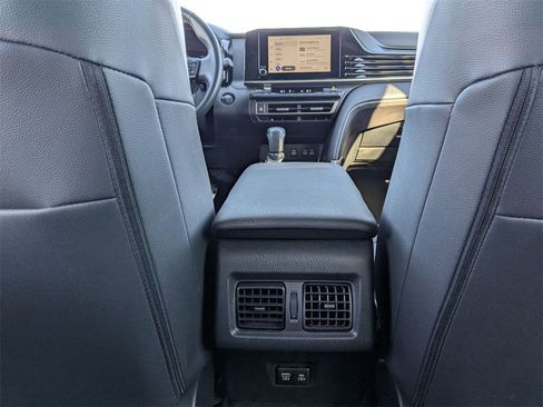 Used 2025 Toyota Camry SE image 30