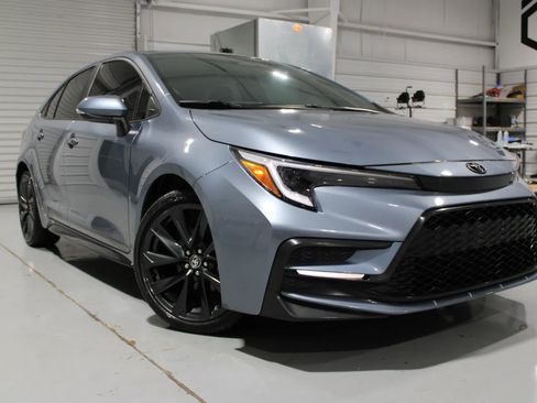 Used 2024 Toyota Corolla SE FWD image 2