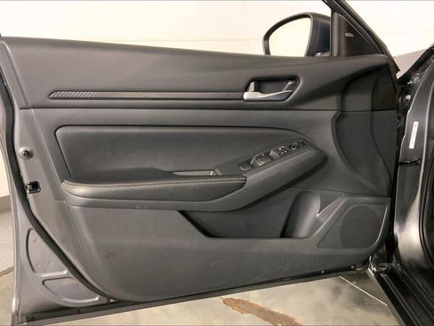 Used 2025 Nissan Altima 2.5 SV image 24