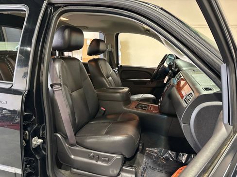 Used 2013 Chevrolet Avalanche LTZ image 15