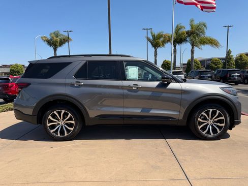 Used 2025 Ford Explorer ST-Line AWD/4WD image 4
