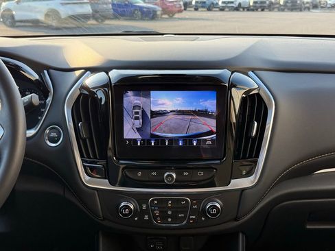 Used 2021 Chevrolet Traverse LT w/ LT Premium Package image 21