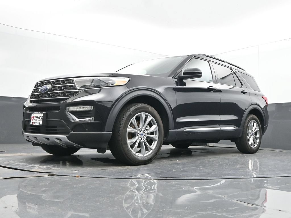 Used 2024 Ford Explorer XLT w/ Equipment Group 202A AWD/4WD image 51