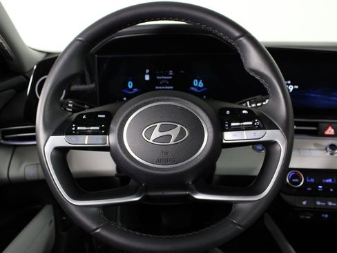 Certified 2025 Hyundai Elantra Limited image 8