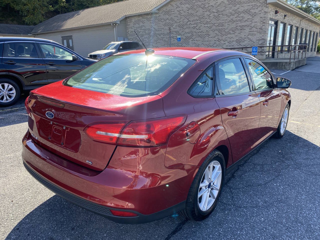 Used 2015 Ford Focus SE FWD image 6