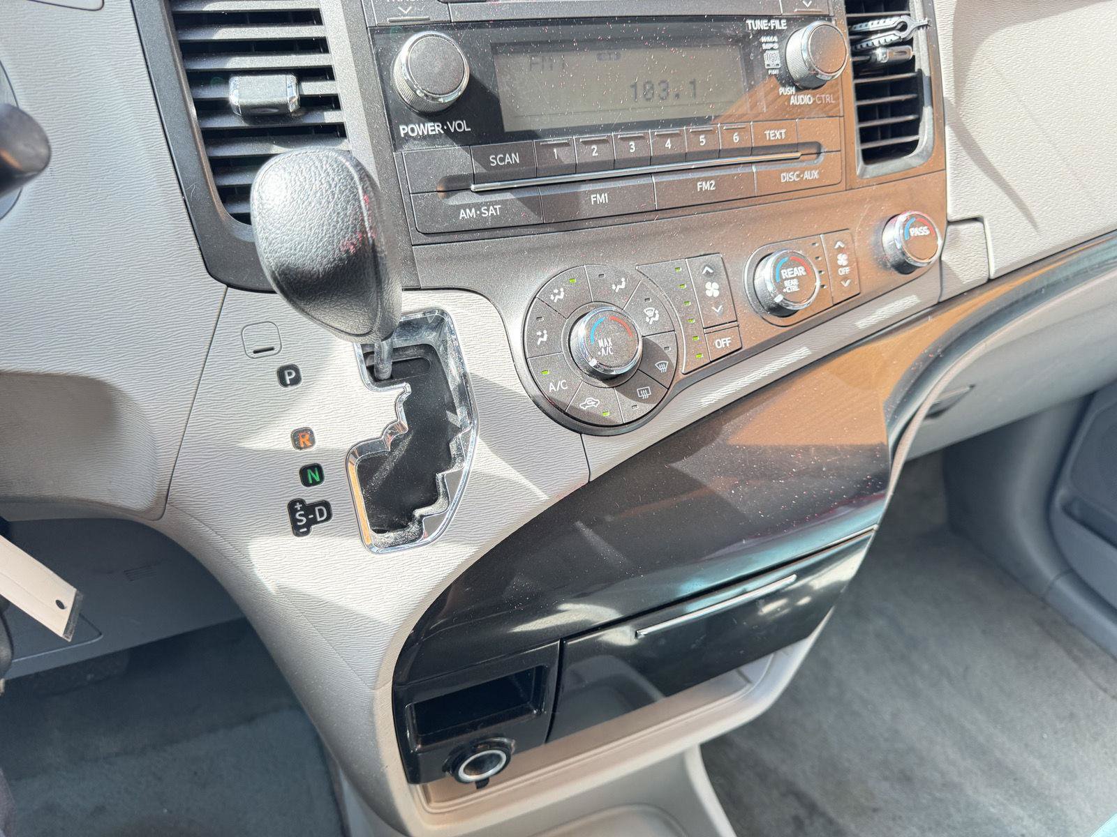Used 2012 Toyota Sienna LE FWD image 17