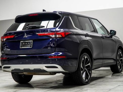 Used 2024 Mitsubishi Outlander SE image 12