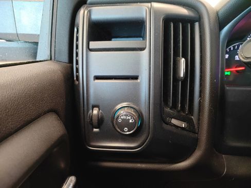 Used 2018 Chevrolet Silverado 1500 Custom w/ Custom Value Package image 10