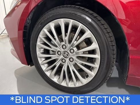 Used 2021 Toyota Avalon Limited image 13