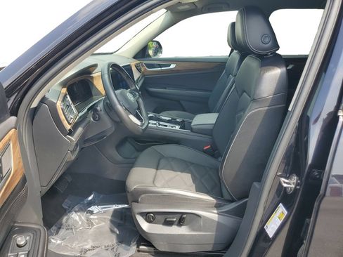 Used 2025 Volkswagen Atlas SE FWD image 20