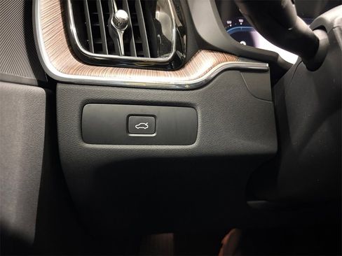 Certified 2023 Volvo XC60 B5 Plus w/ Climate Package image 29