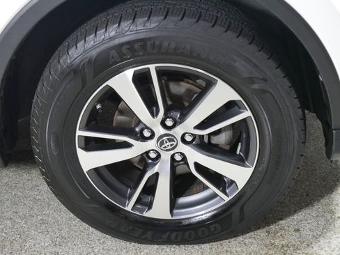 Used 2018 Toyota RAV4 XLE AWD/4WD image 15