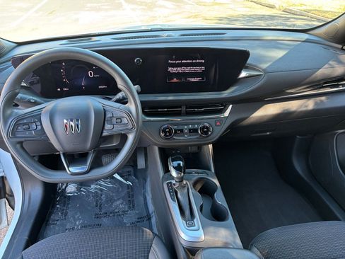 Used 2025 Buick Envista Preferred image 28