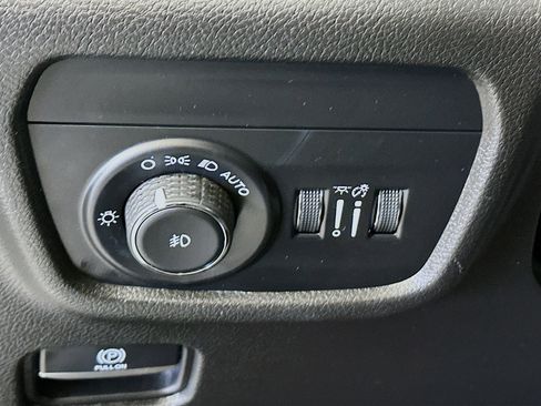 Used 2022 Jeep Grand Cherokee L Limited image 17