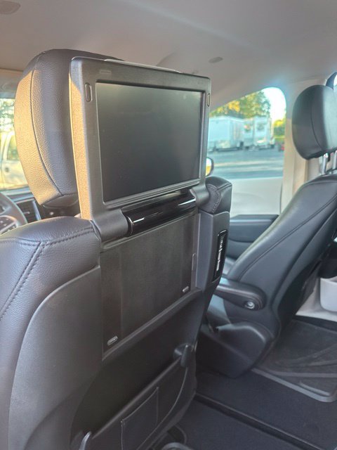 Used 2018 Chrysler Pacifica Touring-L Plus w/ Advanced Safetytec Group FWD image 14