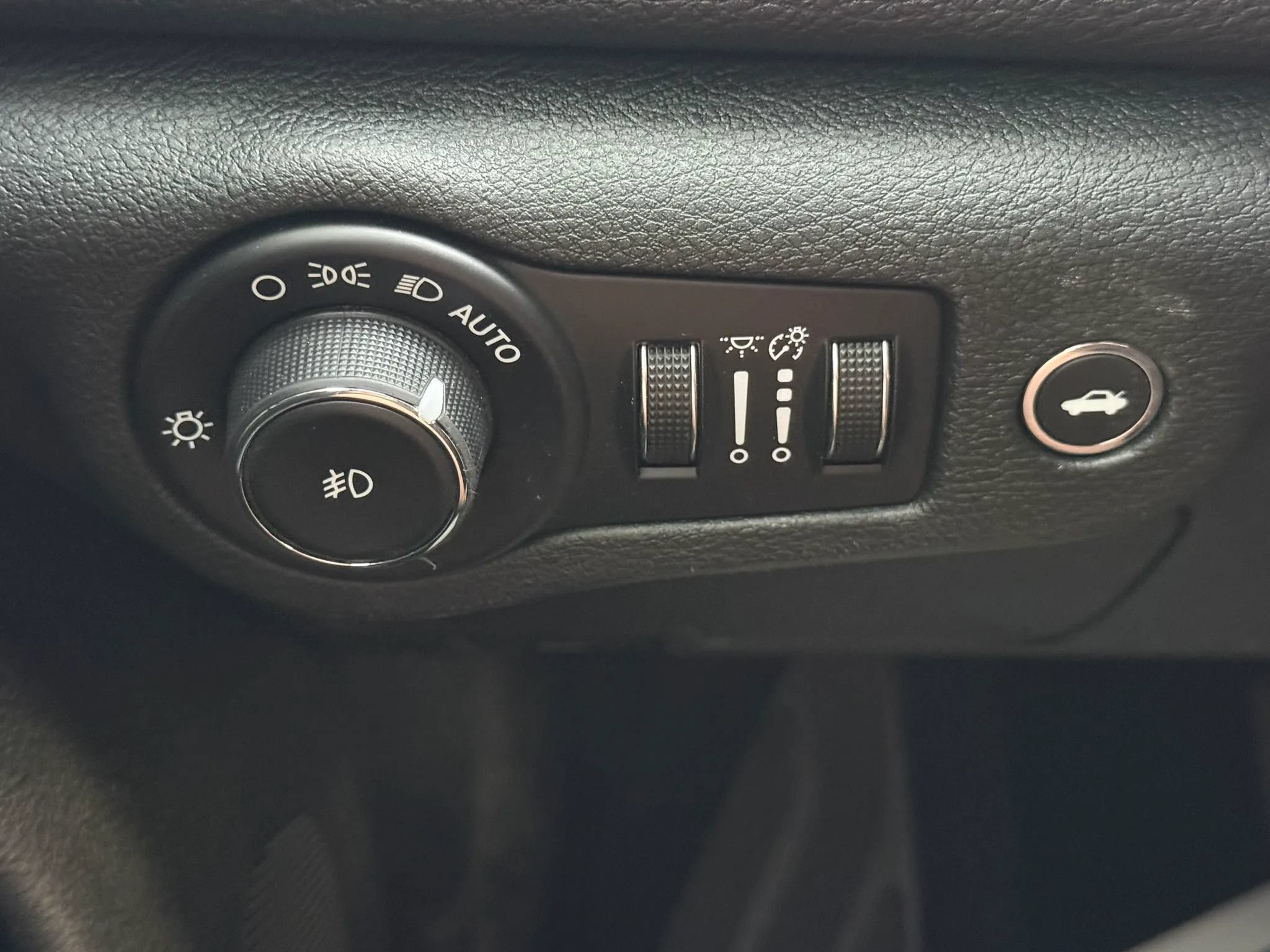 Used 2015 Chrysler 200 C AWD/4WD image 24