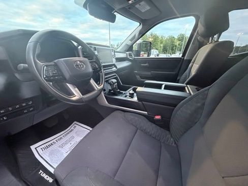 Used 2022 Toyota Tundra SR5 w/ SR5 Convenience Package AWD/4WD image 16