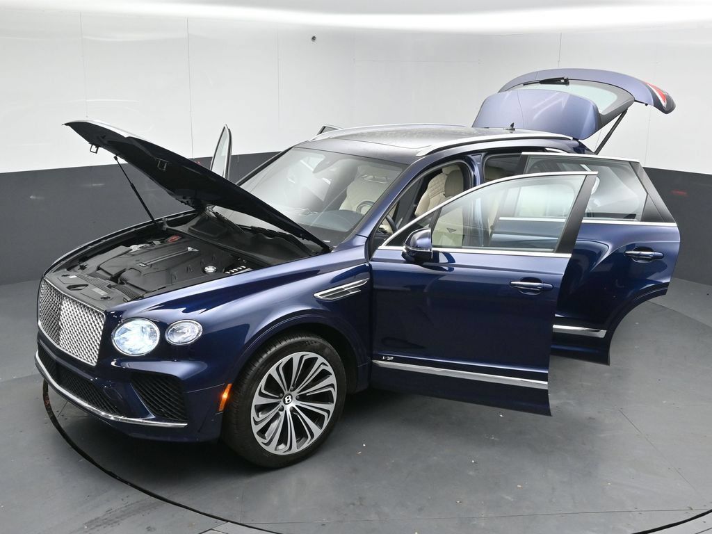 Used 2021 Bentley Bentayga AWD/4WD image 53