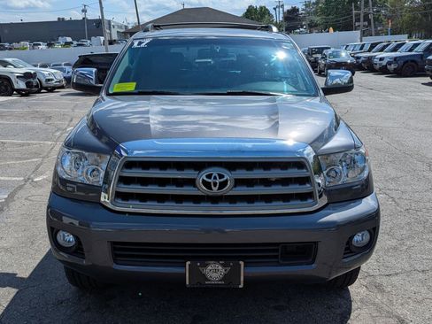 Used 2017 Toyota Sequoia Platinum AWD/4WD image 3