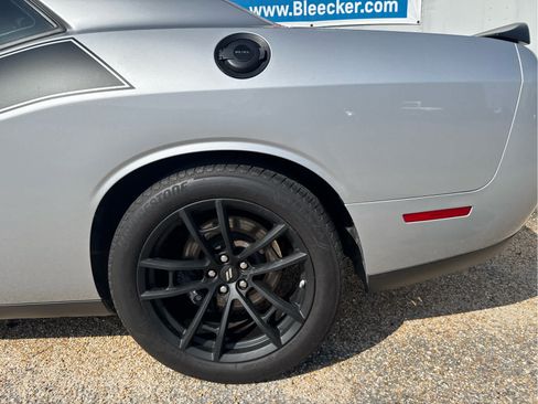 Used 2021 Dodge Challenger R/T Scat Pack w/ T/A Package RWD image 18