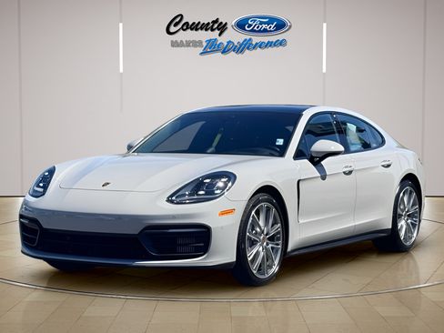 Used 2021 Porsche Panamera RWD image 38