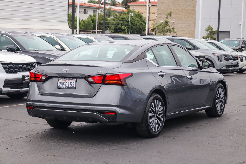 Used 2024 Nissan Altima 2.5 SV FWD image 4