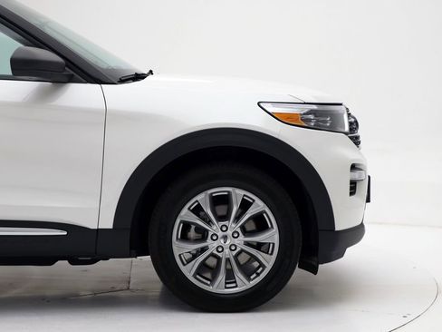 Used 2024 Ford Explorer XLT w/ Equipment Group 202A image 4