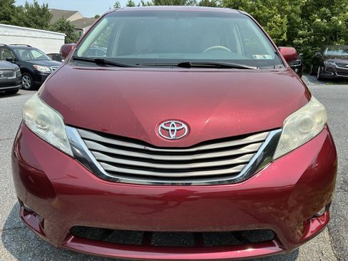 Used 2012 Toyota Sienna XLE w/ Premium Pkg FWD image 2
