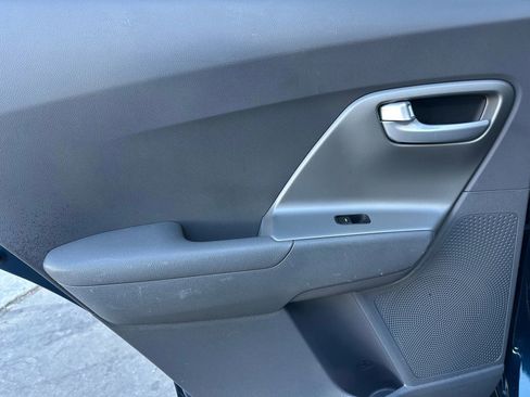 Used 2018 Kia Niro LX image 11