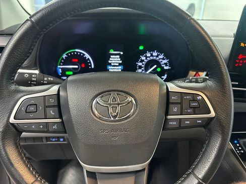 Used 2021 Toyota Sienna XLE FWD image 18