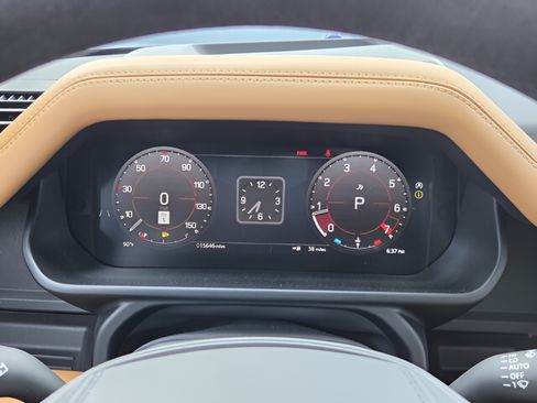 Used 2024 Land Rover Defender 110 V8 AWD/4WD image 25