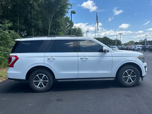 Used 2018 Ford Expedition XLT w/ Equipment Group 201A RWD image 4