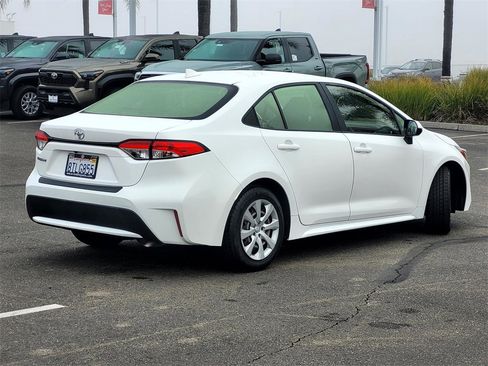 Used 2021 Toyota Corolla LE image 4
