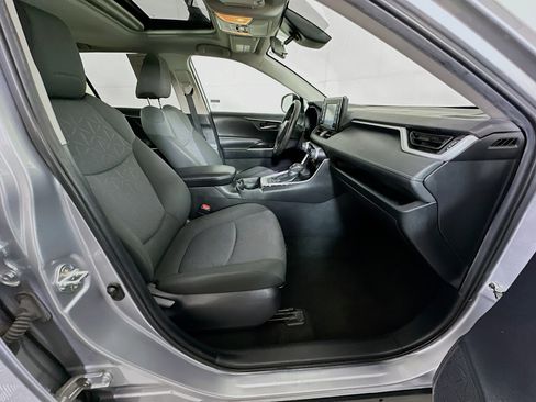 Used 2020 Toyota RAV4 XLE w/ Convenience Package image 32
