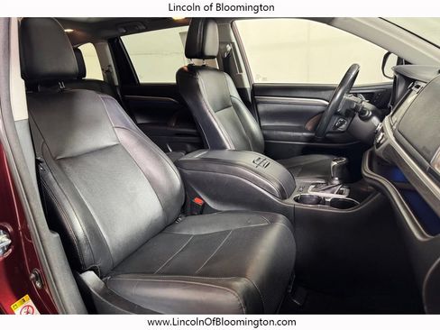 Used 2018 Toyota Highlander Limited Platinum AWD/4WD image 12