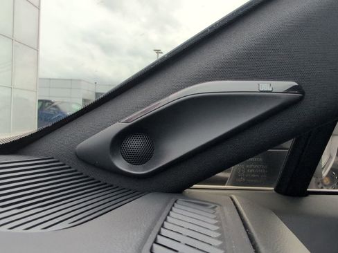 Used 2024 Toyota Venza Limited image 22