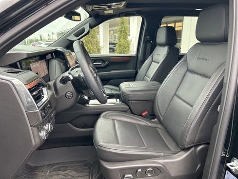 Used 2025 GMC Yukon XL Denali w/ Sun & Power Step Package image 18