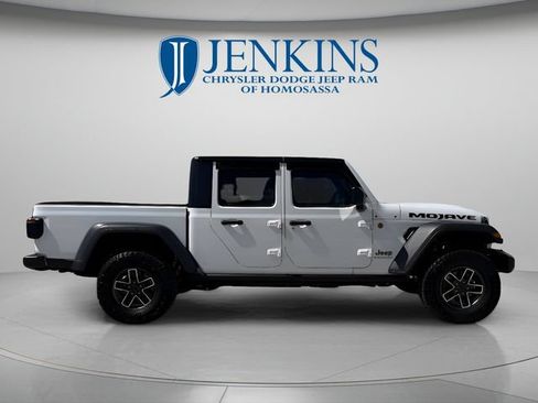 Used 2025 Jeep Gladiator Mojave w/ Convenience Group AWD/4WD image 3