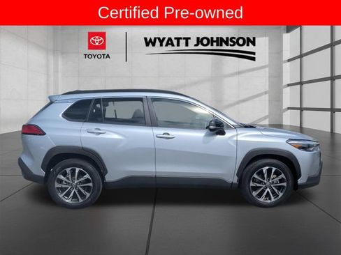 Certified 2025 Toyota Corolla Cross XLE FWD image 6