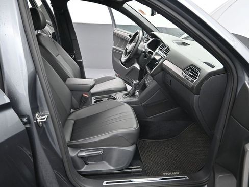 Used 2022 Volkswagen Tiguan SE R-Line image 13
