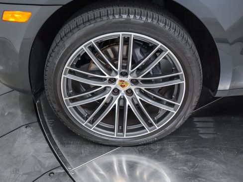 Certified 2024 Porsche Macan AWD/4WD image 14