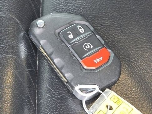 Used 2018 Jeep Wrangler Unlimited Sahara image 40